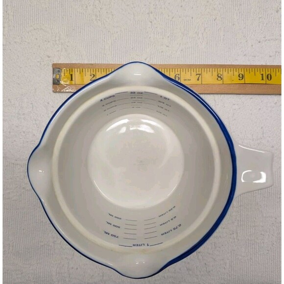 Rare Ceramic White Blue Pour Spout Liquid Measuring Cup Trad Wife Kitchen Baker - Picture 8 of 9